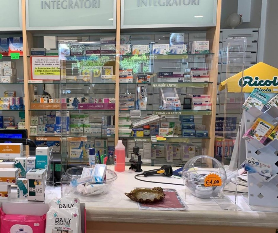 LAVABILE FARMACIE Adesivo OMAGGIO NEGOZI |Made in ITALY PLEXIGLASS trasparente Alta Qualità PROTEZIONE da aerosol tosse starnuti per UFFICIO PARAFIATO da banco 100x80cm Parashop 